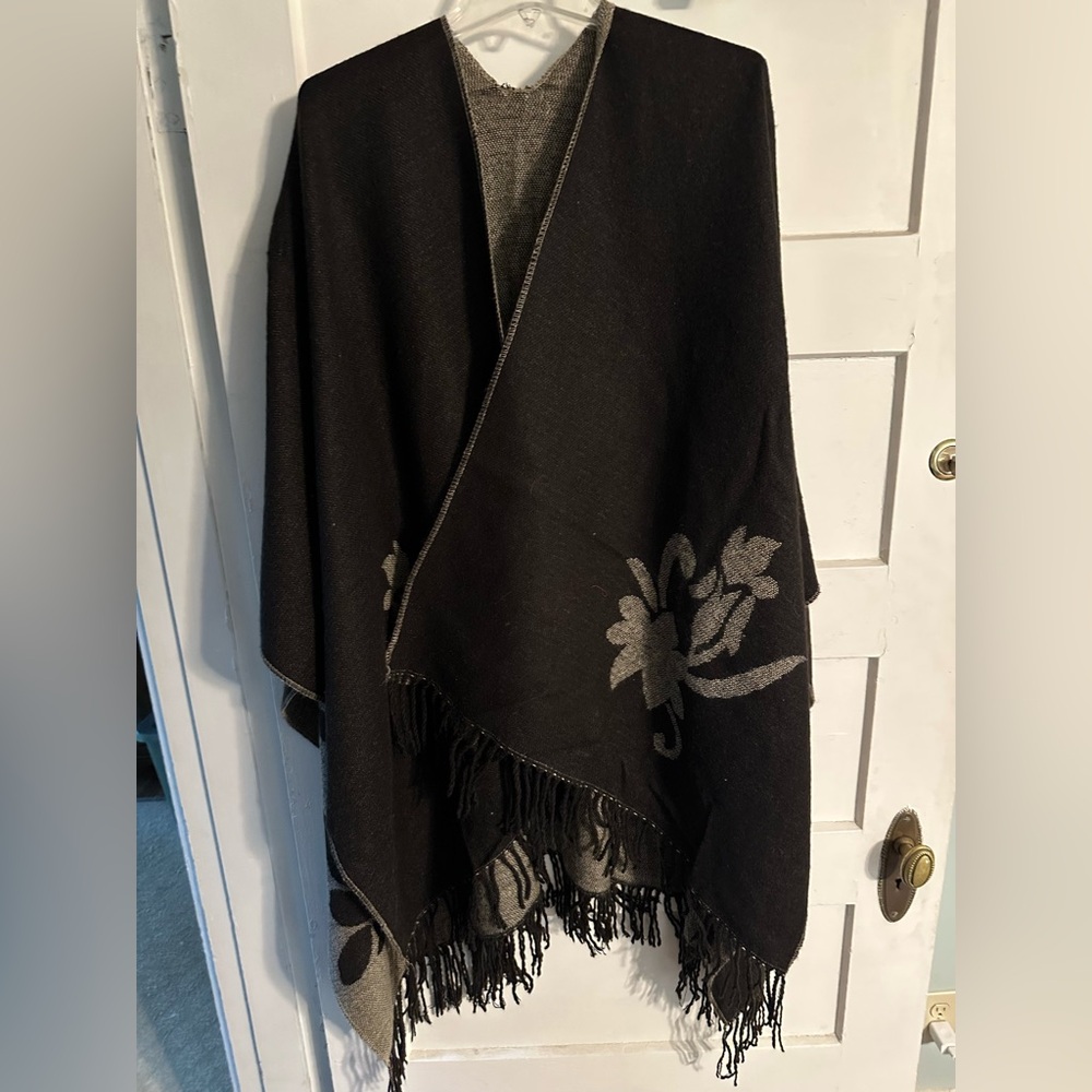 Reversible Woman's Shawl Wrap Black Taupe Scarf - Picture 2 of 4